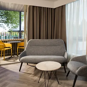 Roomzzz Stratford Aparthotel London